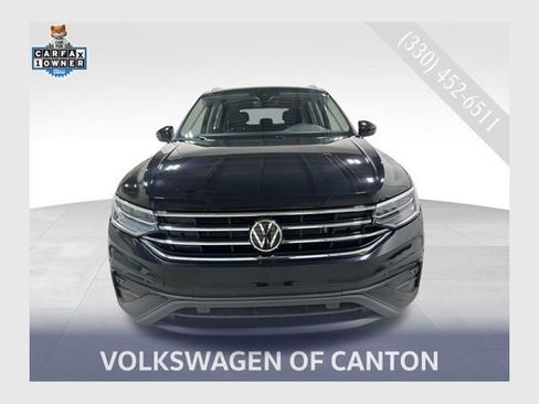 Certified 2024 Volkswagen Tiguan SE AWD/4WD image 1