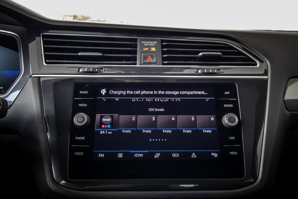 Certified 2023 Volkswagen Tiguan SE R-Line FWD image 39