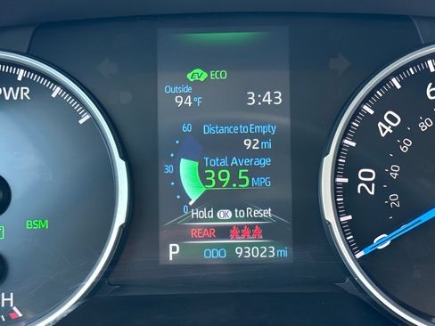 Used 2021 Toyota RAV4 XLE w/ Convenience Package AWD/4WD image 15