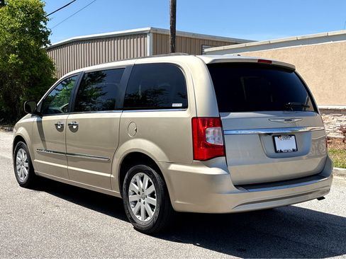 Used 2015 Chrysler Town & Country Touring w/ Driver Convenience Group FWD image 29