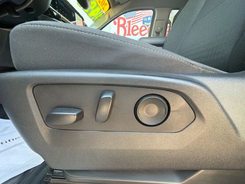 Used 2025 Chevrolet Silverado 1500 LT AWD/4WD image 20