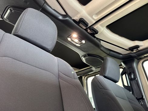 Used 2022 Jeep Wrangler Unlimited Sport AWD/4WD image 17