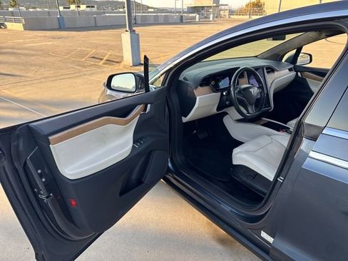 Used 2019 Tesla Model X Long Range image 30