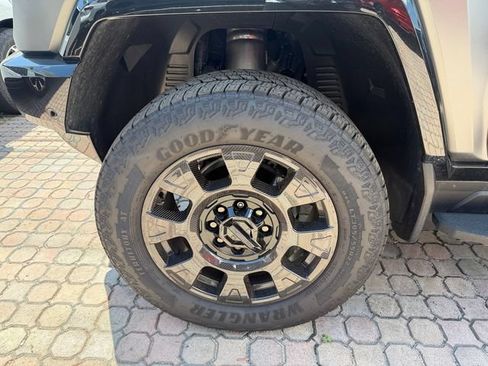 New 2026 GMC Hummer EV 3X w/ Carbon Fiber Edition Package AWD/4WD image 11