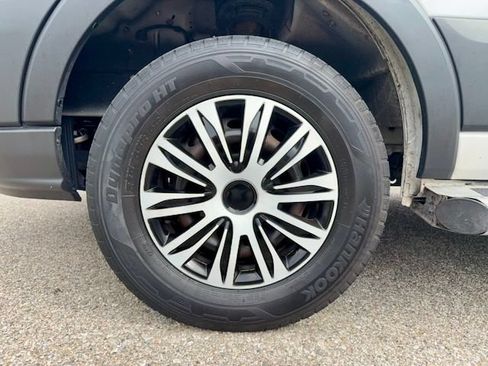 Used 2018 Ford Transit 250 130 Low Roof w/ Exterior Upgrade Package RWD image 22