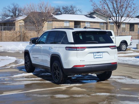 New 2026 Jeep Grand Cherokee Altitude RWD image 3