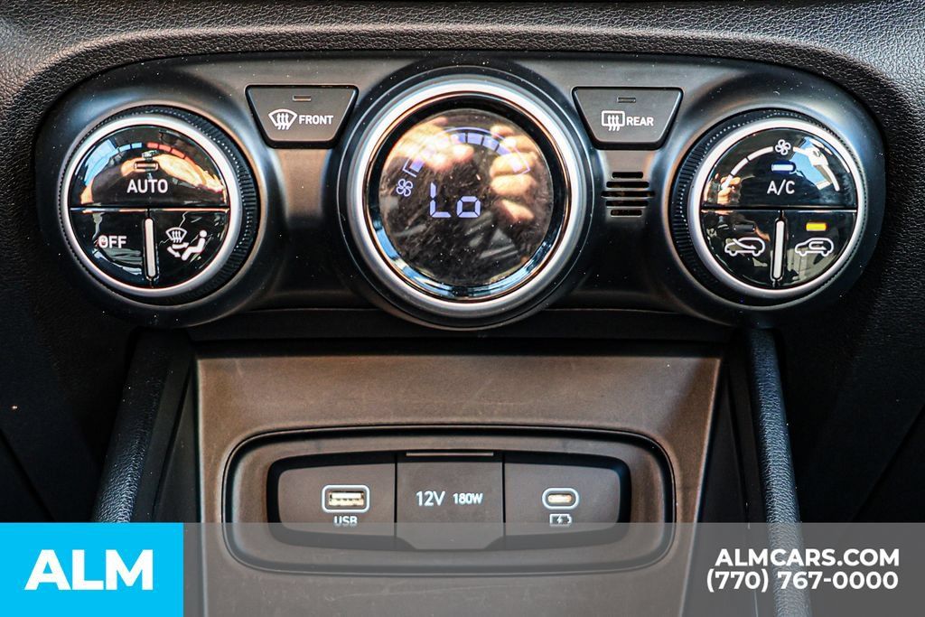 Used 2025 Hyundai Venue SEL FWD image 38