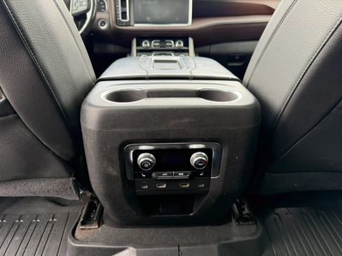 Used 2021 GMC Yukon XL Denali w/ Denali Premium Package AWD/4WD image 26