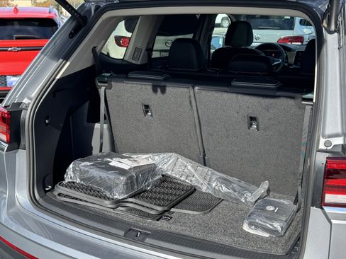 Used 2025 Volkswagen Atlas SE image 38