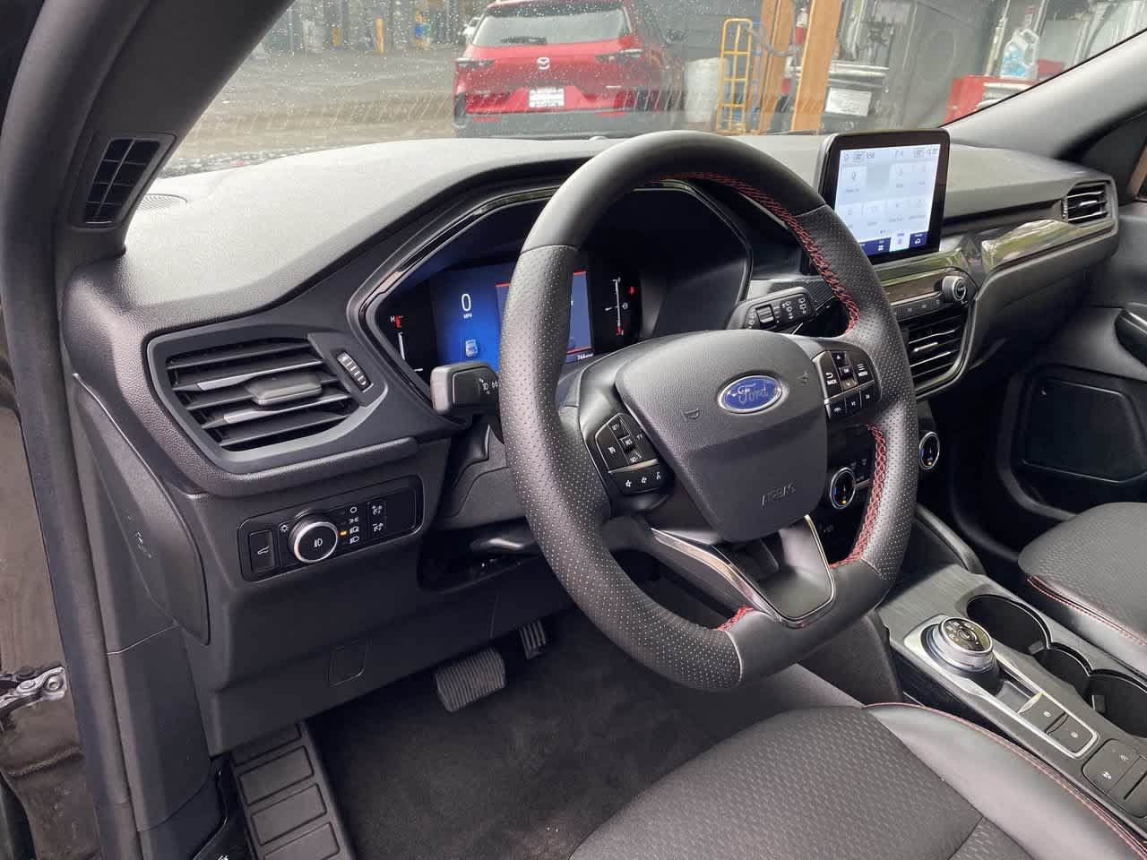 Used 2025 Ford Escape ST-Line Select AWD/4WD image 2