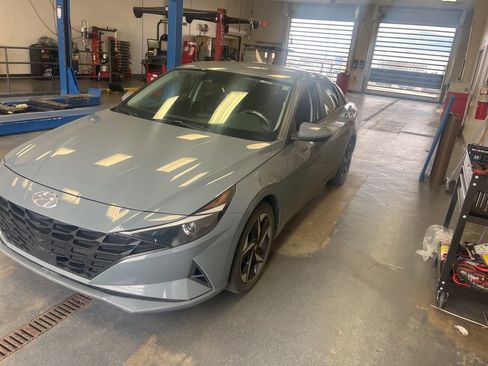 Used 2023 Hyundai Elantra SEL w/ Convenience Package image 4