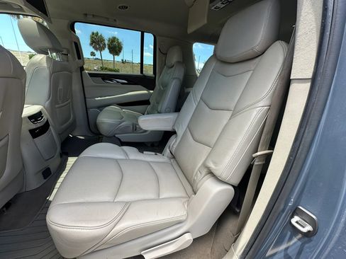 Used 2016 Cadillac Escalade ESV Luxury AWD/4WD image 31