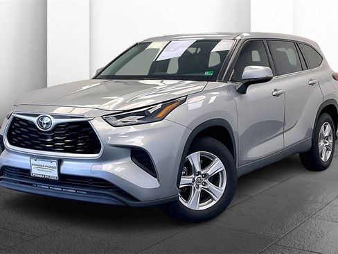 Used 2022 Toyota Highlander L image 10