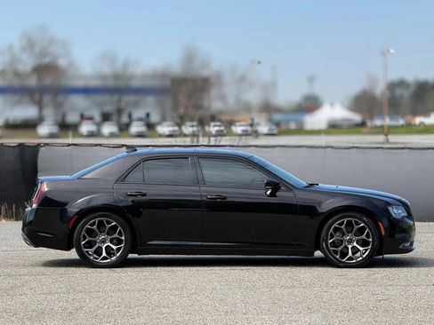 Used 2016 Chrysler 300 S w/ 300S Premium Group image 7