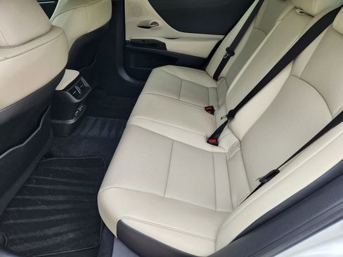 Used 2024 Lexus ES 250 w/ Premium Package image 30