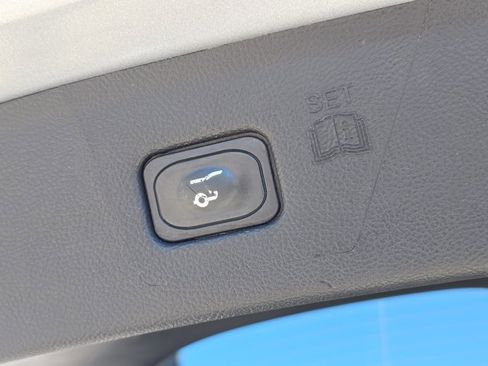 Used 2024 Ford Edge Titanium image 9