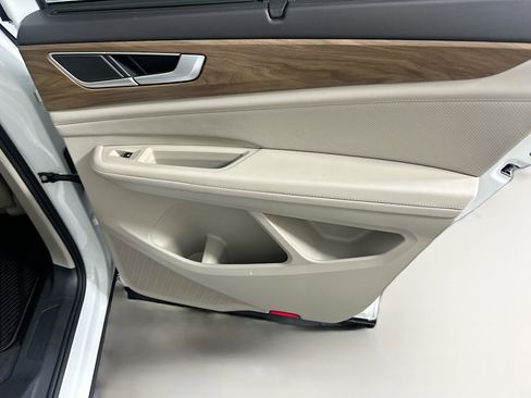 Used 2024 Volkswagen Atlas SE w/ Panoramic Sunroof Package FWD image 32