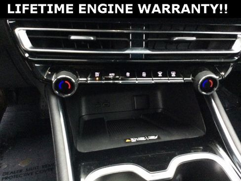 Used 2025 Chevrolet Traverse LT image 17