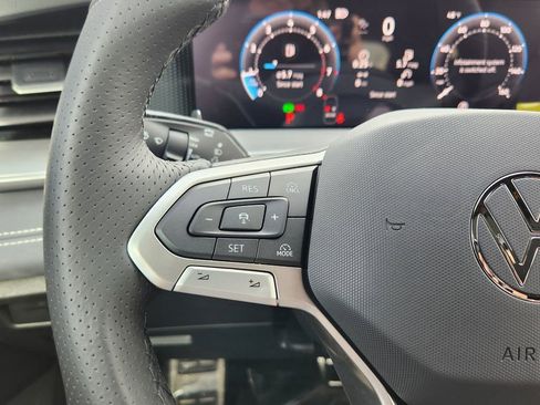 New 2026 Volkswagen Tiguan SE R-Line AWD/4WD image 17