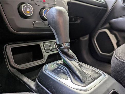 Used 2019 Jeep Renegade Sport FWD image 9