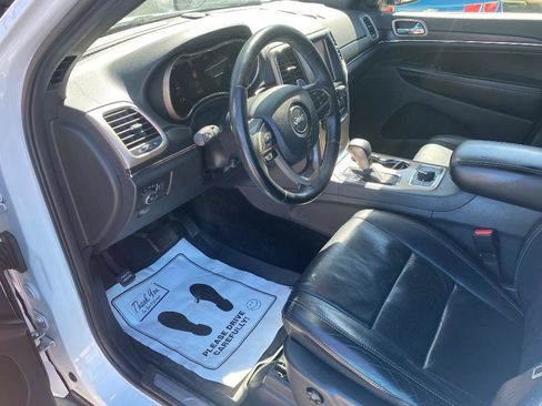 Used 2017 Jeep Grand Cherokee Limited w/ Luxury Group II AWD/4WD image 14