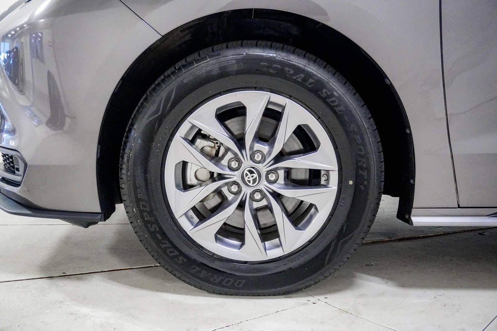 Used 2024 Toyota Sienna LE FWD image 16