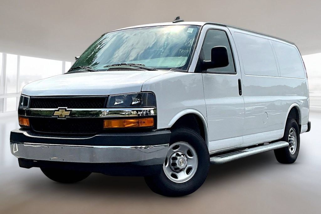 Used 2025 Chevrolet Express 2500 w/ Driver Convenience Package RWD image 3