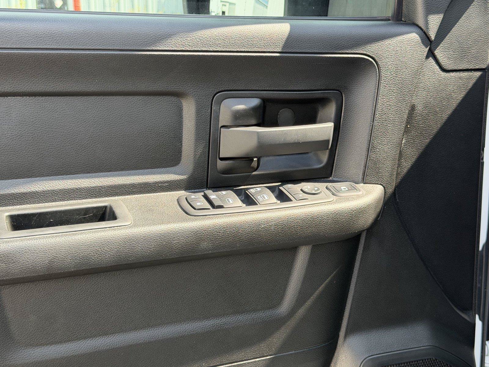 Used 2024 RAM 2500 Tradesman w/ Chrome Appearance Group AWD/4WD image 12