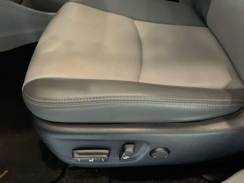 Used 2017 Toyota Prius V Four image 12