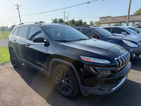 Used 2017 Jeep Cherokee Limited FWD image 2