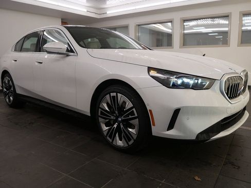 Used 2025 BMW 530i image 8