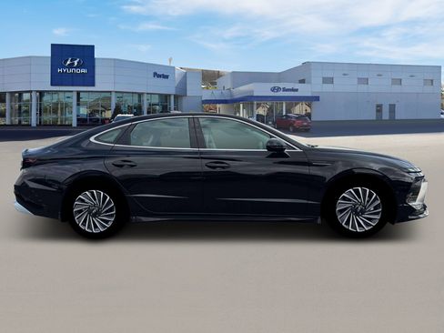 New 2025 Hyundai Sonata Limited image 9