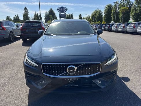 Used 2026 Volvo V60 B5 Cross Country Ultra AWD/4WD image 9