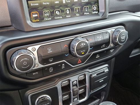 Used 2022 Jeep Gladiator Mojave image 16