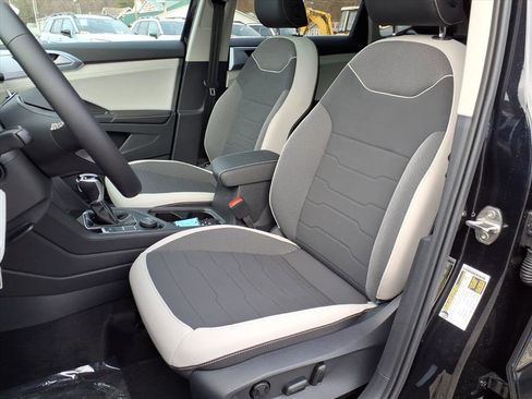 New 2026 Volkswagen Taos SE image 4