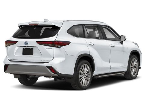 New 2026 Toyota Highlander Platinum image 2