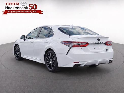 Used 2024 Toyota Camry SE AWD/4WD image 3
