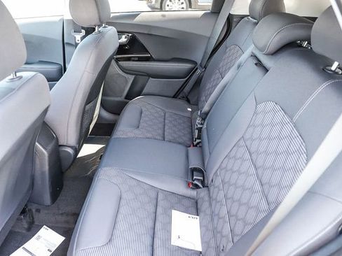 Used 2022 Kia Niro LXS w/ Digital Cluster Package image 17
