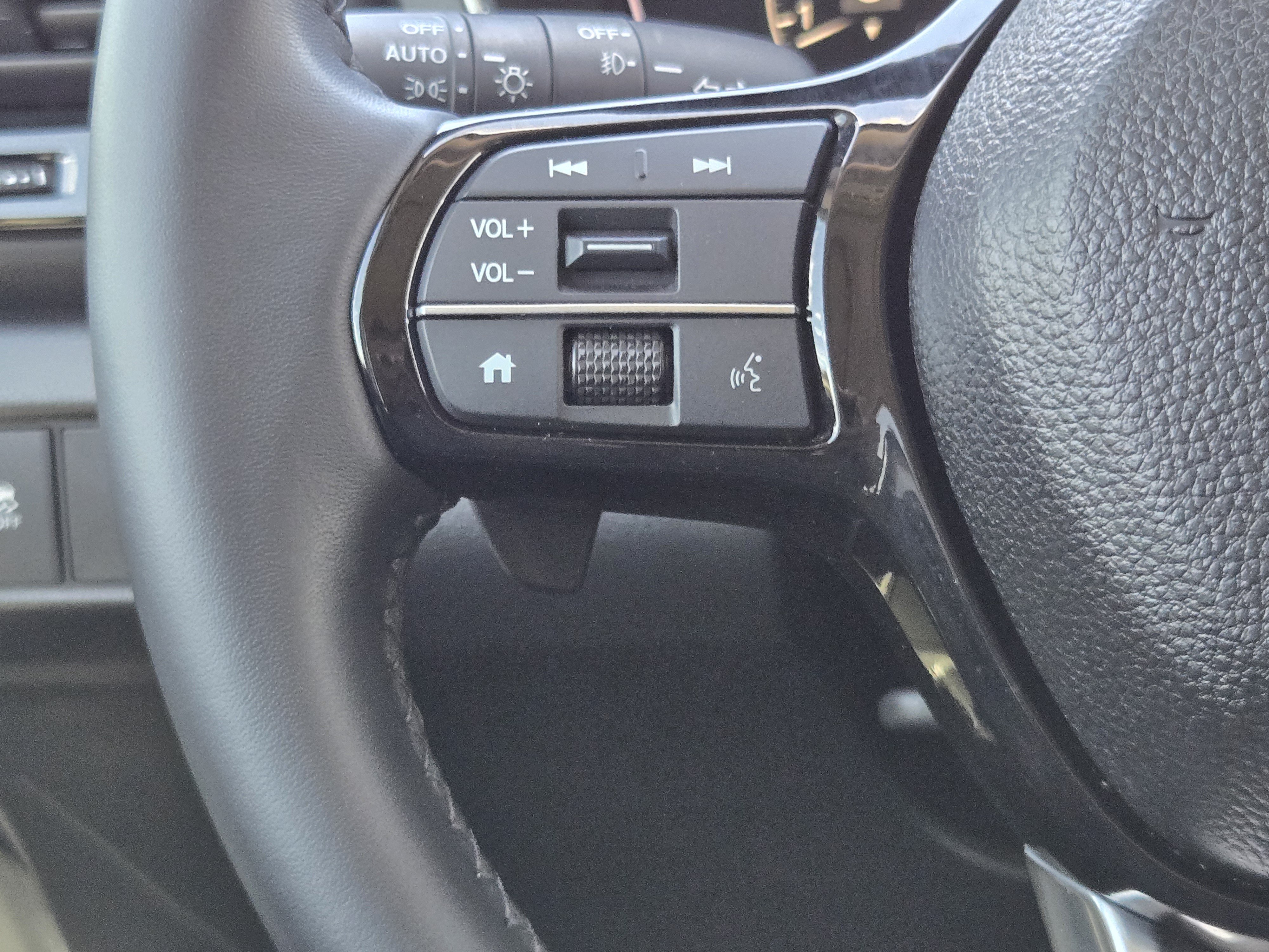 Certified 2025 Honda Pilot Touring image 28