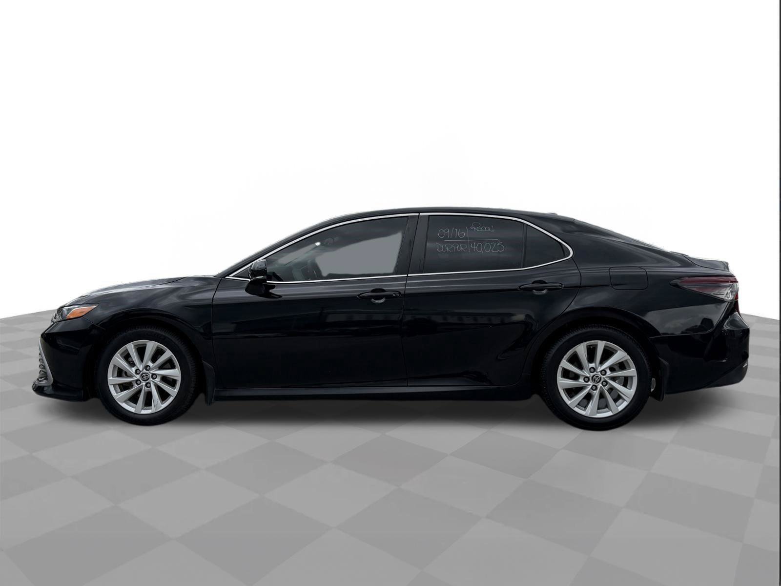 Used 2024 Toyota Camry LE w/ Convenience Package FWD image 2