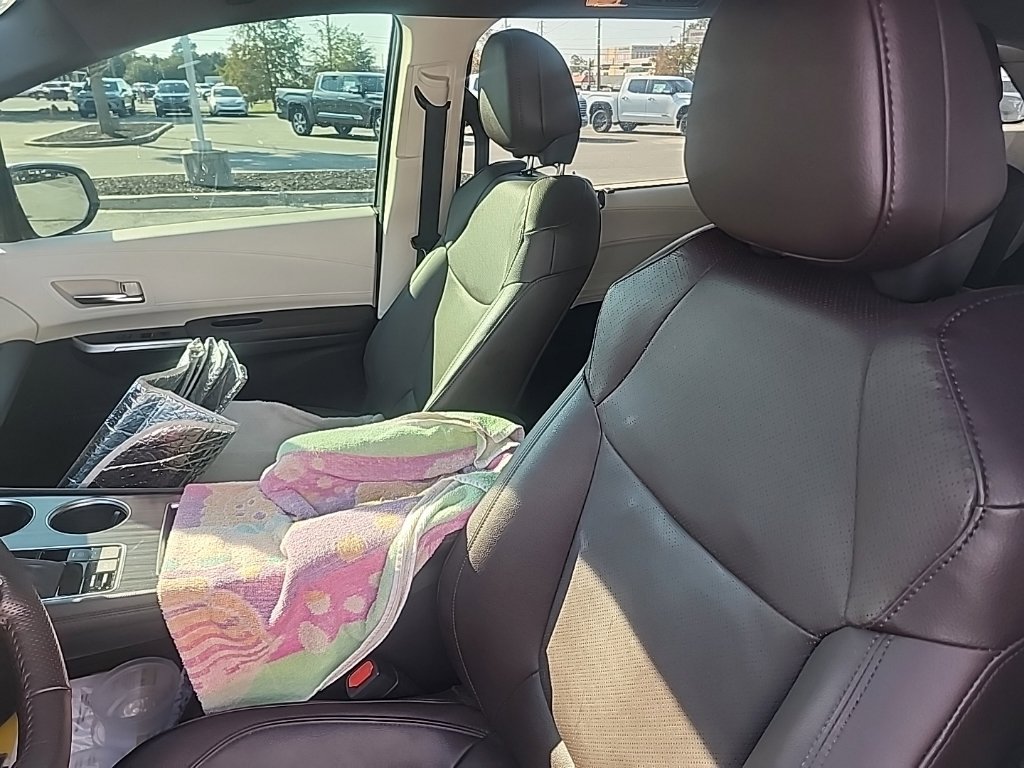 Used 2024 Toyota Sienna Platinum AWD/4WD image 7