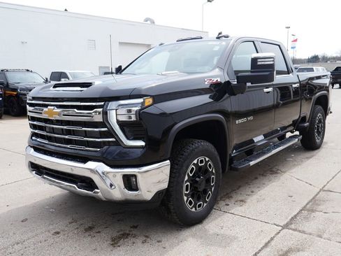 New 2026 Chevrolet Silverado 2500 LTZ w/ LTZ Premium Package AWD/4WD image 4