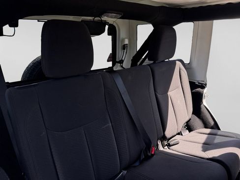 Used 2018 Jeep Wrangler Unlimited Sport w/ Connectivity Group AWD/4WD image 20