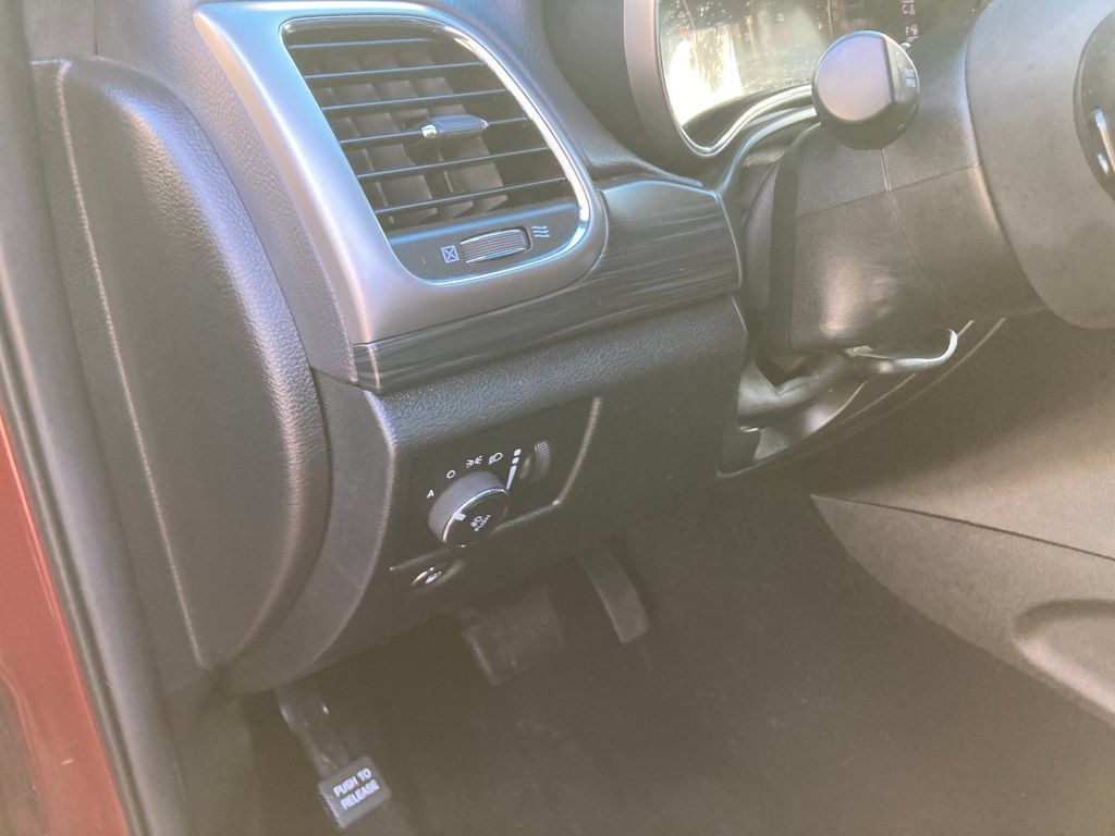Used 2020 Jeep Grand Cherokee Laredo AWD/4WD image 17