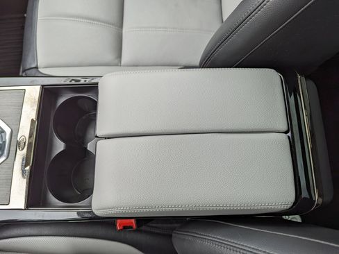 Used 2022 Land Rover Range Rover Evoque R-Dynamic S image 28