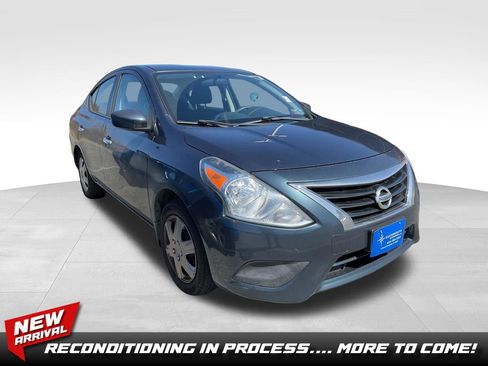 Used 2015 Nissan Versa SV image 1