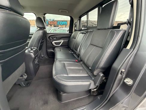Used 2018 Nissan Titan SL AWD/4WD image 12