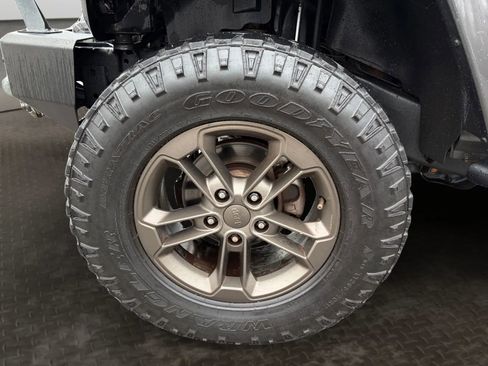 Used 2016 Jeep Wrangler Unlimited Sahara image 32