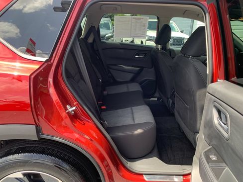 Used 2025 Nissan Rogue SV FWD image 30