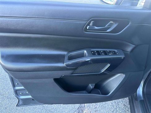 Certified 2024 Nissan Pathfinder SV w/ Black Appearance Package image 17